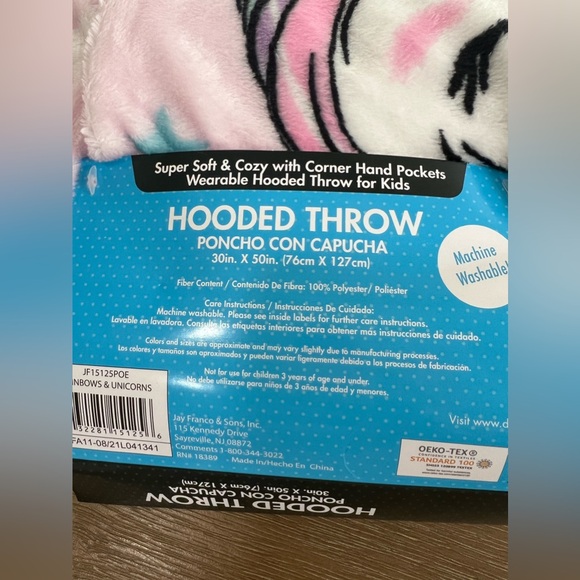 Minnie Mouse Hooded Throw - Picture 4 of 5